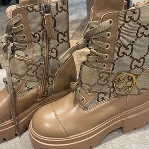 Clearance Women's Tan Lace-Up Platform Combat Boots size 37